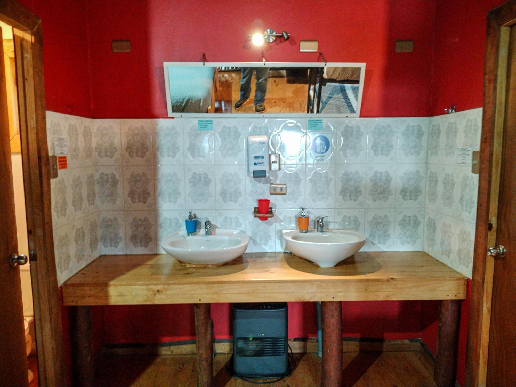 Hostal & Cabanas Luna Del Sur Cucao المظهر الخارجي الصورة